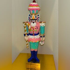 Glitterville Colonel Cupcake